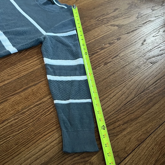 Banana Republic Sweater - Picture 7 of 8